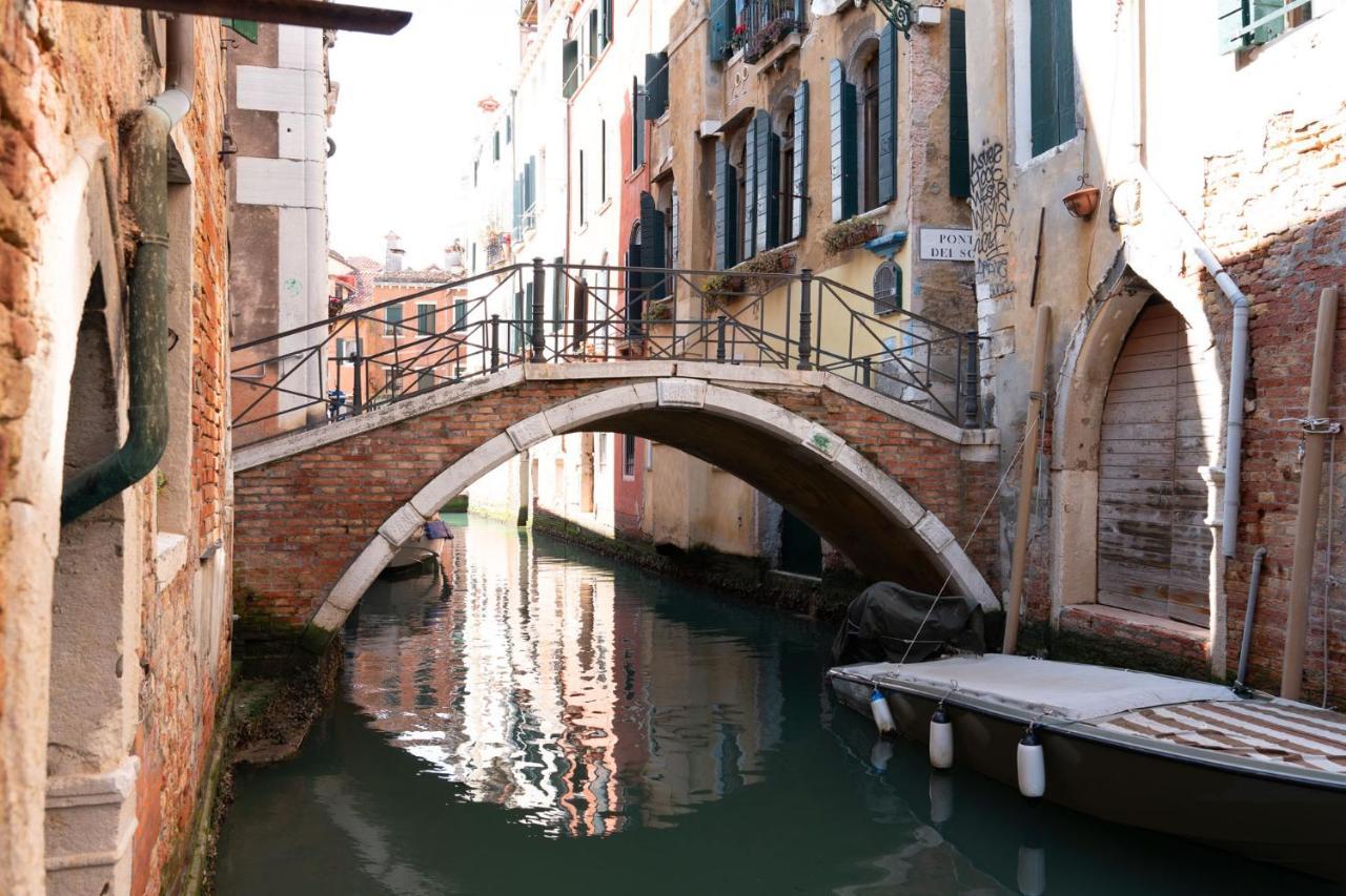 Casa Al Ponte Scudi - 4 Windows On The Canal Венеция Екстериор снимка