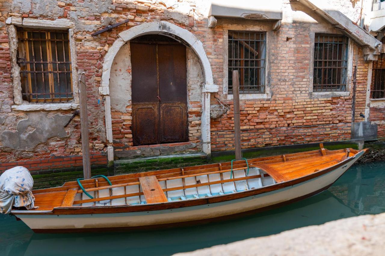 Casa Al Ponte Scudi - 4 Windows On The Canal Венеция Екстериор снимка